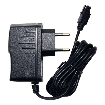 Teltonika strømforsyning sort til RUT950 med 2x2 grønt strømstik og sammenrullet kabel.