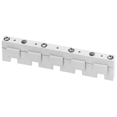 Siemens 5-polet samleskinne 8US1 til 40mm skinnesystem i hvid plast, vist med skruer og monteringspunkter.