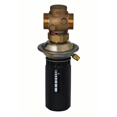 Detaljeret billede af Danfoss AVP 15 differenstrykregulator, der viser mærke, modelnummer og materiale i rødbronze og sort plast.