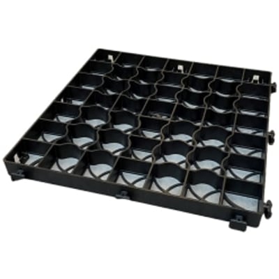 NID Dak-Rock græsarmering i sort, 500 x 500 x 39 mm, der danner et mønster af firkantede celler til græs.