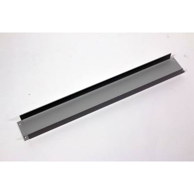 Cubic bærejern for afbryder/indsats model 0119-0400. Fremstillet i grå metal med en flad overflade og to monteringshuller i hver ende.