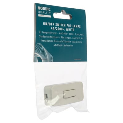 Nordic Quality overgangskontakt til lamper, 4A/250V, i hvid plast, monteret i original emballage med produktinformation.