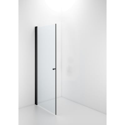 CONTURA SHOWER Space svingdør med klart glas og matsorte profiler står i et lyst brusehjørne.