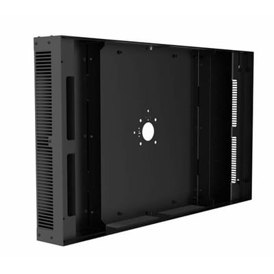 Vogel's POW 1604 udendørs vægbeslag til Samsung OH55DX set skråt bagfra med sort, rektangulær monteringsplade og ventilationsåbninger.