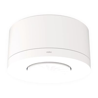 Niko P42MR tilstedeværelsessensor i hvid, 230V master, designet til påbygning med 12-13m rækkevidde og 360° detektion.