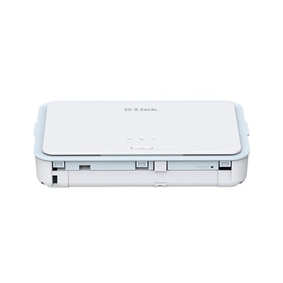 Hvid D-Link 5G NR AX3000 Wi-Fi 6 mobilrouter set skråt forfra med indikatorer og resetknap synlige.