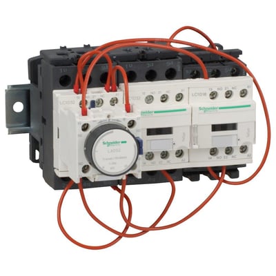 Schneider Electric Y/D-starter med 24V AC styrespænding og 25kW effekt, vist med kontakter og timer.