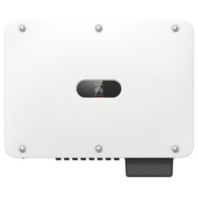 Huawei SUN2000-50K-MC0-H4 solcelleinverter med hvidt kabinet, sort displayfelt og mørke tilslutninger nederst.