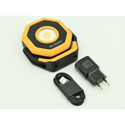 Ironside genopladelig arbejdslampe med magnet, 2000 lm, vist med USB-kabel og strømforsyning.