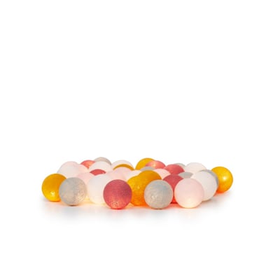 En bunke af Irislights LED Birdie lyskugler i pastelfarver og orange, isoleret på hvid baggrund.