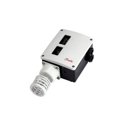 Danfoss RT4 termostat i et let skråt perspektiv, fremviser dens robuste konstruktion og rumføler med hvid baggrund.
