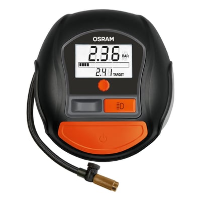 Osram Tyreinflate 1000 digital dækoppumper i sort og orange med lysende display, der viser dæktryk og mål. Hvid baggrund.