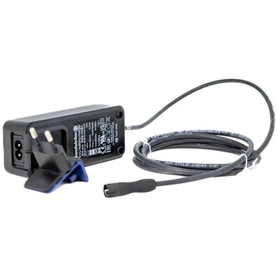 Sort batterioplader SR502 fra Sundström Safety med ledning, stik og synligt opladerhus.