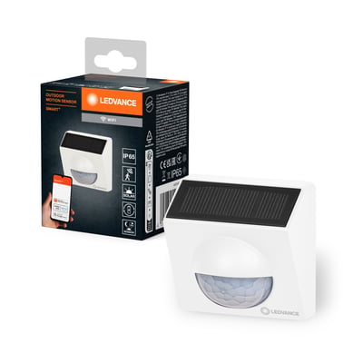 Hvid LEDVANCE SMART+ WiFi-bevægelsessensor til udendørs brug med solcelle og PIR-sensor foran emballagen.