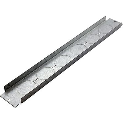 Cubic kabelgennemføring 4805-0540 i galvaniseret stål med flere udstansede cirkler til kabler.