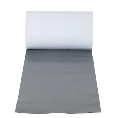 Udrullet SabetoFLEX inddækning, 280mm bred, grå PIB-materiale med 100% strækbart stålnet for nem montering.