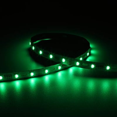 Ansell Lighting Z-Cell LED bånd lyser med grønt lys på en mørk overflade, 12mm bredt med synlige LED'er.