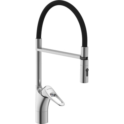 FM Mattsson 9000XE FLEXI køkkenarmatur i børstet krom med fleksibel sort udtrækstud og etgrebsbetjening.