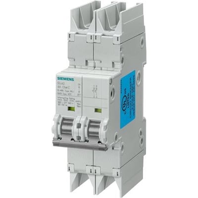 Siemens SENTRON 5SJ4 automatsikring, 2-polet og 13 A, set skråt forfra med gråt kabinet.