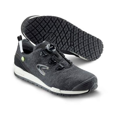 Cofra Shark Boa 7550 S3 sikkerhedssko i mørkegrå med Boa Fit System og hvid sål, vist med ydersålen opad.