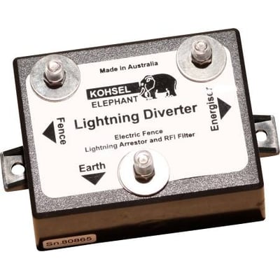 Elephant elektronisk lynafleder med sort, rektangulært hus, tre metaltilslutninger og monteringsører.