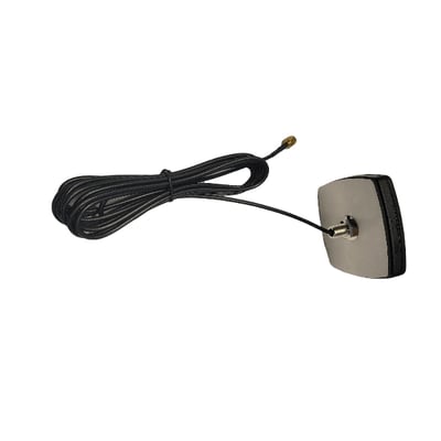IP67 skruemonteret antenne med sort kabel og guldfarvet stik, viser monteringsskinne.