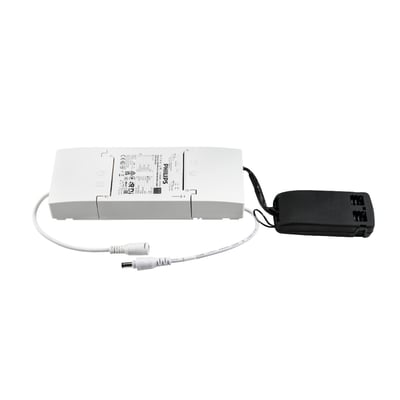 Nærbillede af SG Connect driver kit master, hvid enhed med datamærkater og sort tilslutningsboks med kabel.