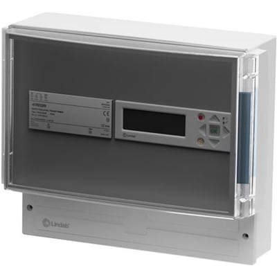 Lindab Firesystem Pro masterenhed PRO-M, en hvid enhed med et gråt frontpanel og et transparent låg, der viser et digitalt display og kontrolknapper.