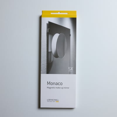 Loevschall Monaco magnetisk make-up spejl med 5x forstørrelse, diameter 15 cm, i krom, præsenteret på emballage.