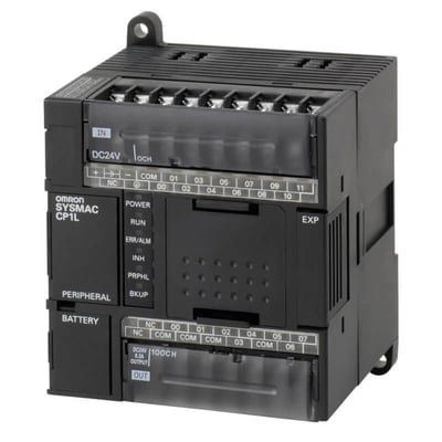 Omron SYSMAC CP1L PLC med 24VDC forsyning, 12 digitale indgange og 8 relæudgange, vist frontalt.