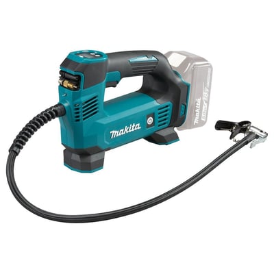 Makita luftpumpe med 18V batteri isat, vist fra siden med fokus på ergonomisk greb og mærkning.
