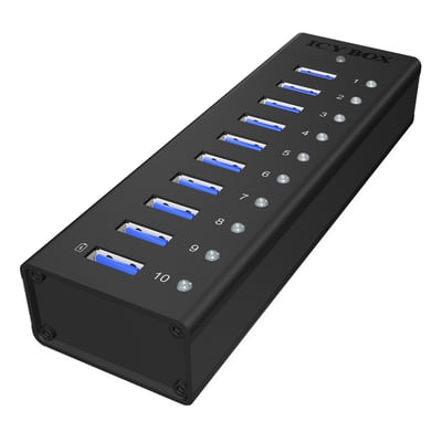 ICY BOX USB 3.0-hub IB-AC6110 med 10 porte, sort kabinet og blå USB-porte, set skråt ovenfra.