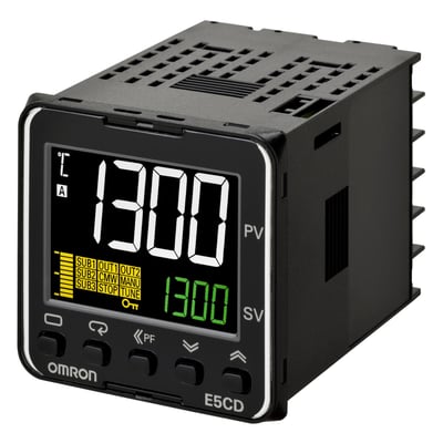 Omron E5CD-QX2A6M-000 temperaturregulator med digitalt display, der viser 1300 på en hvid baggrund.