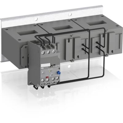 ABB EF750-800 elektronisk termorelæ til 250-800 A, monteret på en grå skinne med tre grå moduler bagved.