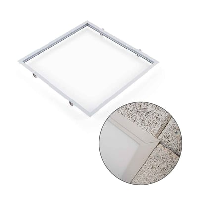 Hvid indbygningsramme til 60 × 60 LED-panel med klikbeslag, vist samlet og monteret i et Troldtektloft.
