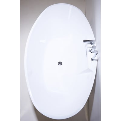 MaXXwell VILNIUS fritstående badekar i hvid sanitetsakryl, set ovenfra med krom armatur og overløb i midten.