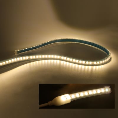 LEDlife Type X-2 ridebanestrip på 5 meter med klar beskyttelse, lysende LED'er og tilslutning vist i indsat udsnit.