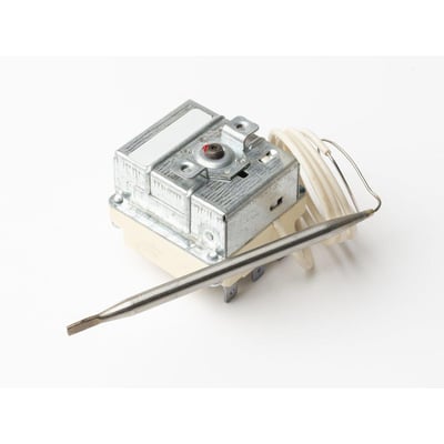 Detaljeret billede af Bosch overkogssikring, der fremhæver koblingspunkter og følerør til el-vandvarmeren.