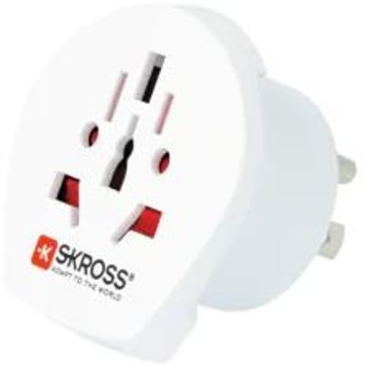 Skross Country Adapter World to US i hvid, med universel indgang til jordede og ikke-jordede stik fra forskellige lande.