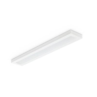 Hvidt Philips Ledinaire SM060C LED-påbygningsarmatur med lang, rektangulær form og opal afskærmning, set skråt nedefra.