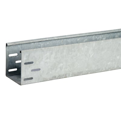 Wibe kabelbakke KB184 med glat overflade i varmgalvaniseret stål, 110x300mm og 3m længde, isoleret på hvid baggrund.