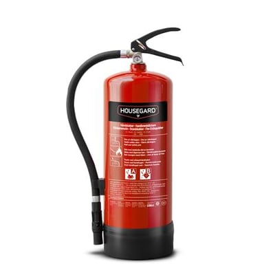 Housegard 6 liters PFAS-fri skumslukker, model FE6HR-B, med brandklassificering 21A 183B, vist med slange og håndtag.