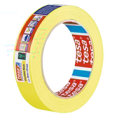 Tesa afdækningstape 4334 Precision i gul farve, 25 mm x 50 m, vist som en rulle med tydeligt Tesa logo.
