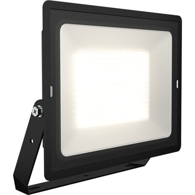 Ansell Lighting Eden LED projektør skråt forfra, tændt og viser det brede, lyse lyspanel og sorte aluminiumsramme.