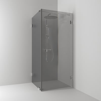 Svedbergs fast, lige brusehjørne med røgfarvede glas og krombeslag, set skråt med bruser synlig bag glasset.