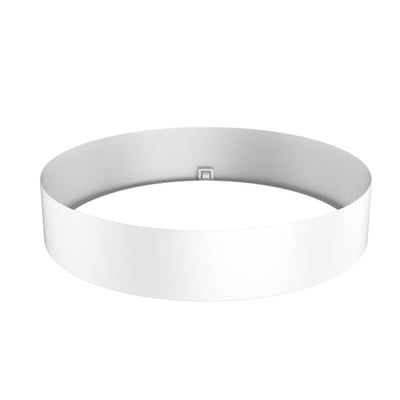 Hvid høj dekorring i aluminium fra NVC Lighting til Amarillo plafond, Ø464 mm, set skråt ovenfra.
