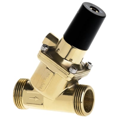 Frese PV Compact differenstrykregulator i messing, DN 15, med sort top og synlige skruer på hvid baggrund.