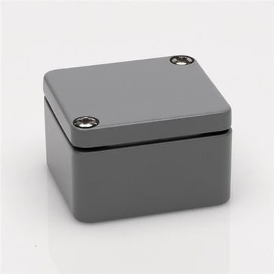 Bernstein CA-020 aluminiumskasse, 50x45x30 mm, vist med låg og fire synlige skruer på en lys, neutral baggrund.