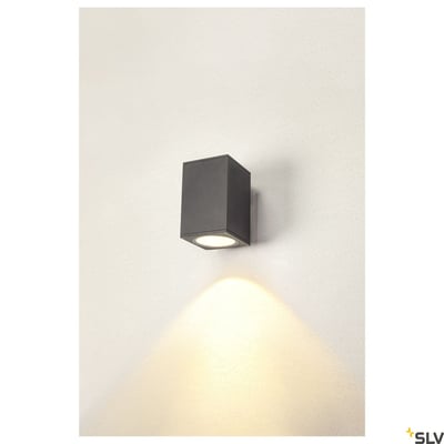 SLV Enola Square L Single udendørs LED-væglampe i antracit ses monteret på en væg med lys nedad.