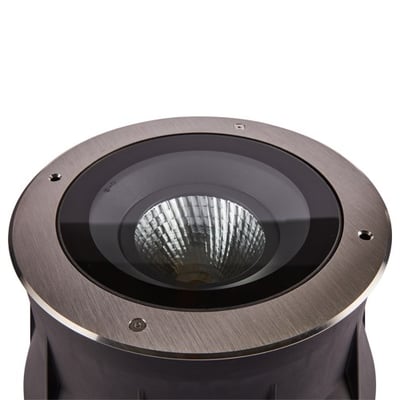 Ansell Lighting Fresno 220 nedgravningsspot med kip, 30W og 3000K varmt hvidt lys, vist på en hvid baggrund.